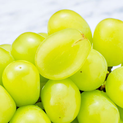 北海道仁木町産のシャインマスカット,黄緑色の大粒種無しぶどう,贈答用の高級フルーツ,プレミアムぶどう,葡萄,たけもと果樹園