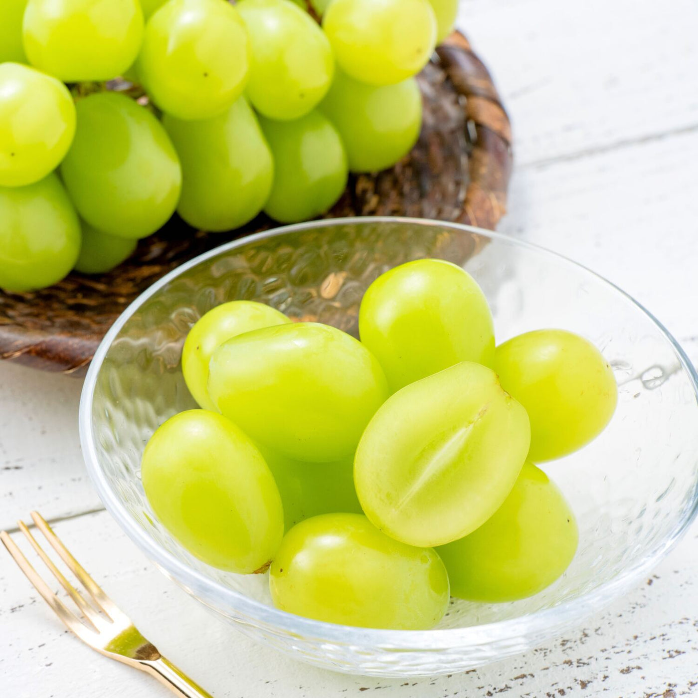北海道仁木町産のシャインマスカット,黄緑色の大粒種無しぶどう,贈答用の高級フルーツ,プレミアムぶどう,葡萄,たけもと果樹園