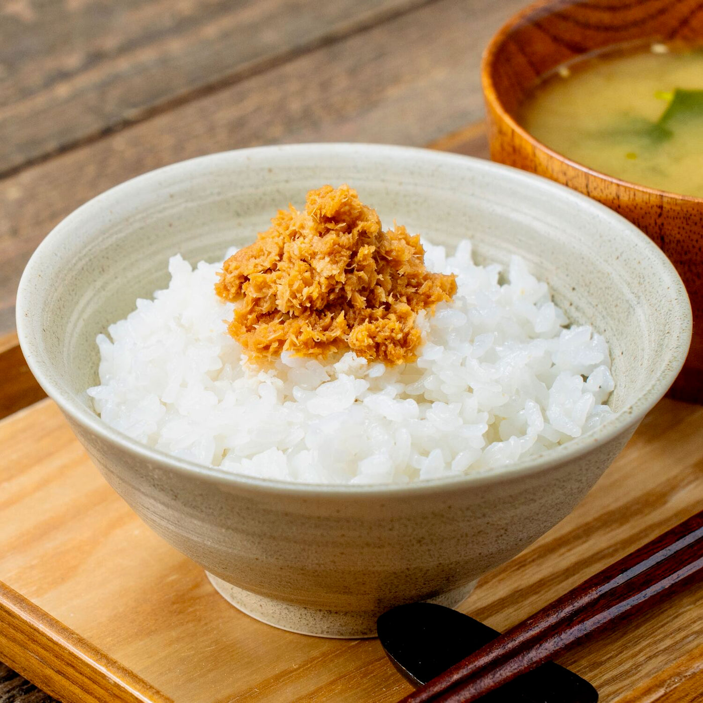 山わさびご飯と味噌汁,山ワサビの醤油漬けを炊きたての白飯にのせる