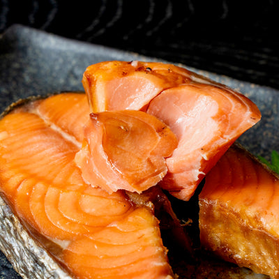 マルトシ吉野商店の鮭寿の身をほぐす,寒風やぐら干し山漬け鮭,けいじゅ,焼き鮭
