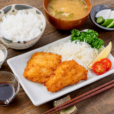 ホッケフライ定食,北海道寿都産のホッケのフライとご飯と味噌汁