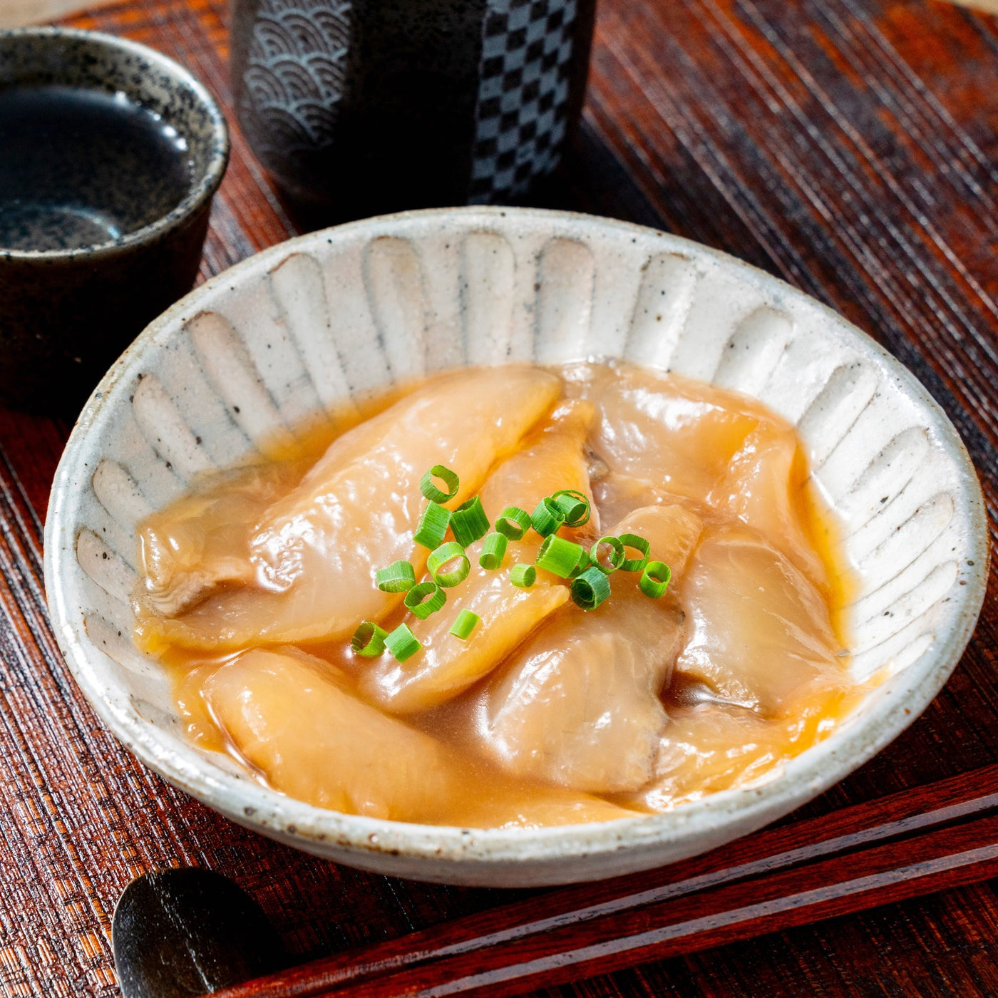 マルホン小西漁業のホッケの醤油漬けと日本酒,北海道寿都産の漬けホッケ