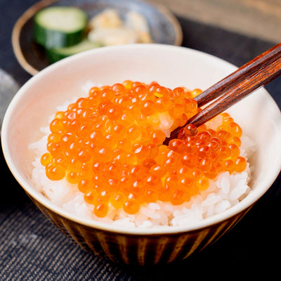 炊き立ての白ご飯にのせた北海道産いくら醤油漬け,マルホン小西漁業の3D冷凍した鮮度抜群のイクラ