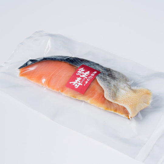 鮭寿（けいじゅ）】寒風やぐら干し鮭 切り身（70g×8pc） - NORTH DISH