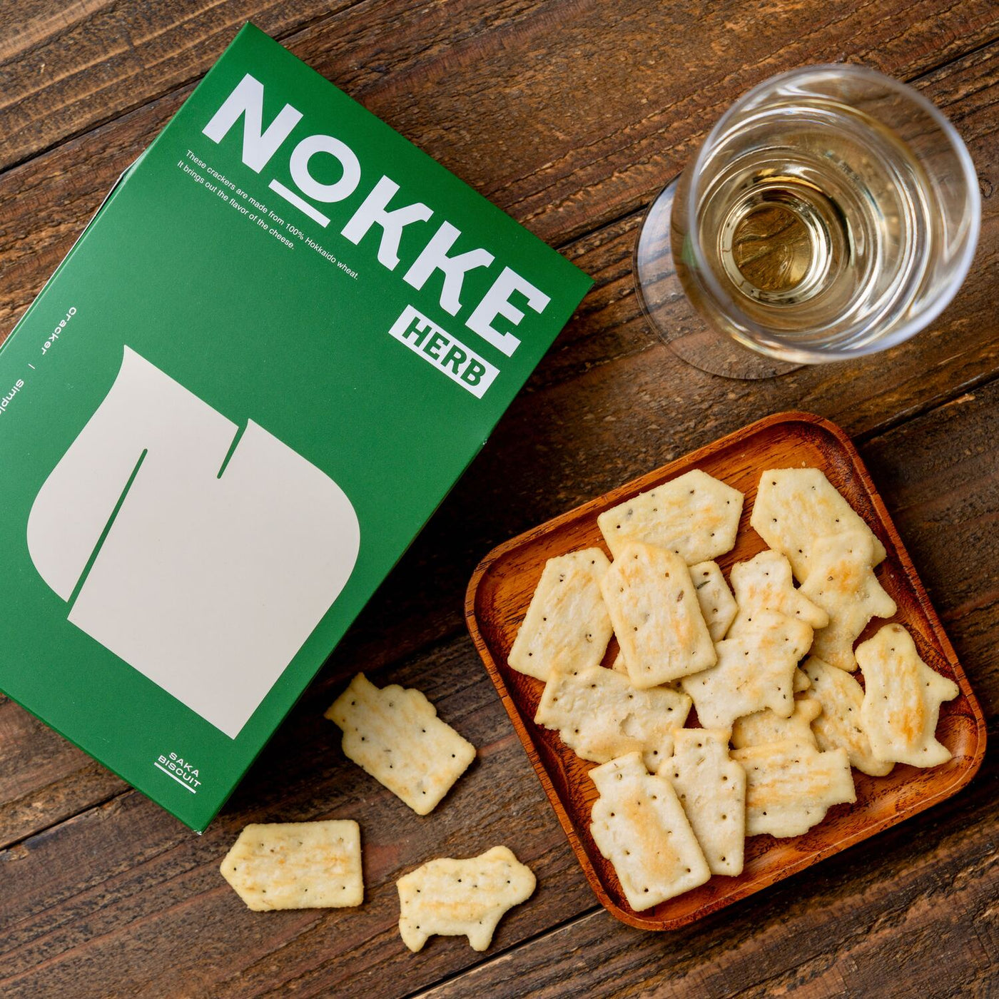 チーズやワインによく合うクラッカーNOKKEのHERBと白ワイン,ノッケのハーブ風味,北海道産クラッカー