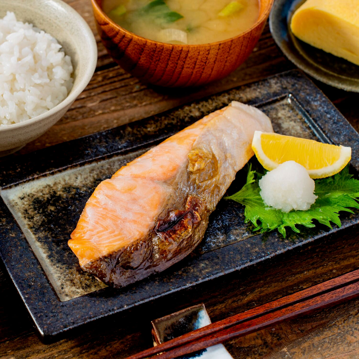 北海道産活〆サクラマスの塩焼きとご飯と味噌汁